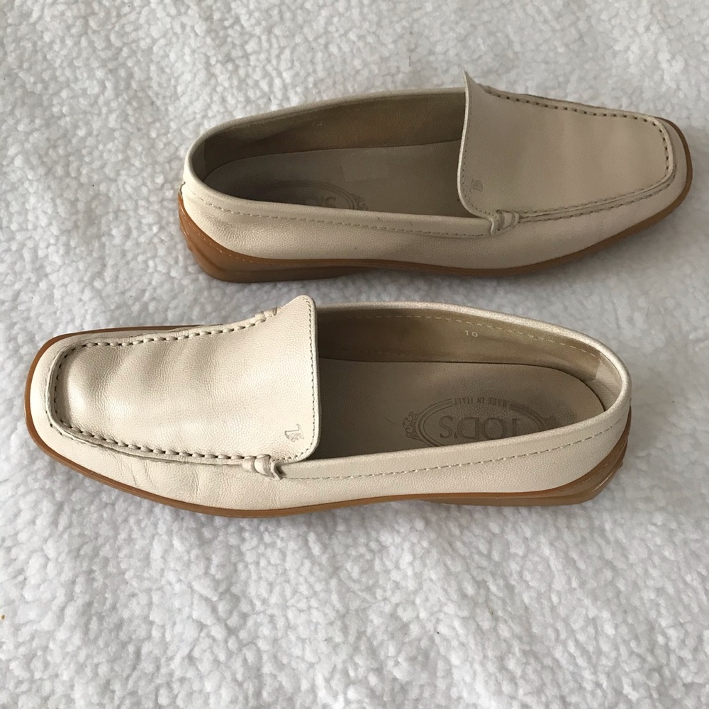 Tod’s Cream Leather Driving Loafers - Picture 5 of 14